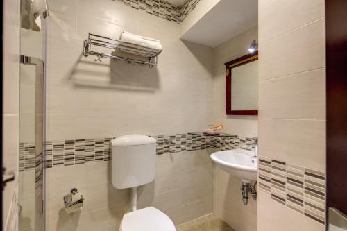 Leoni Di Giada - Close To Station 3*
